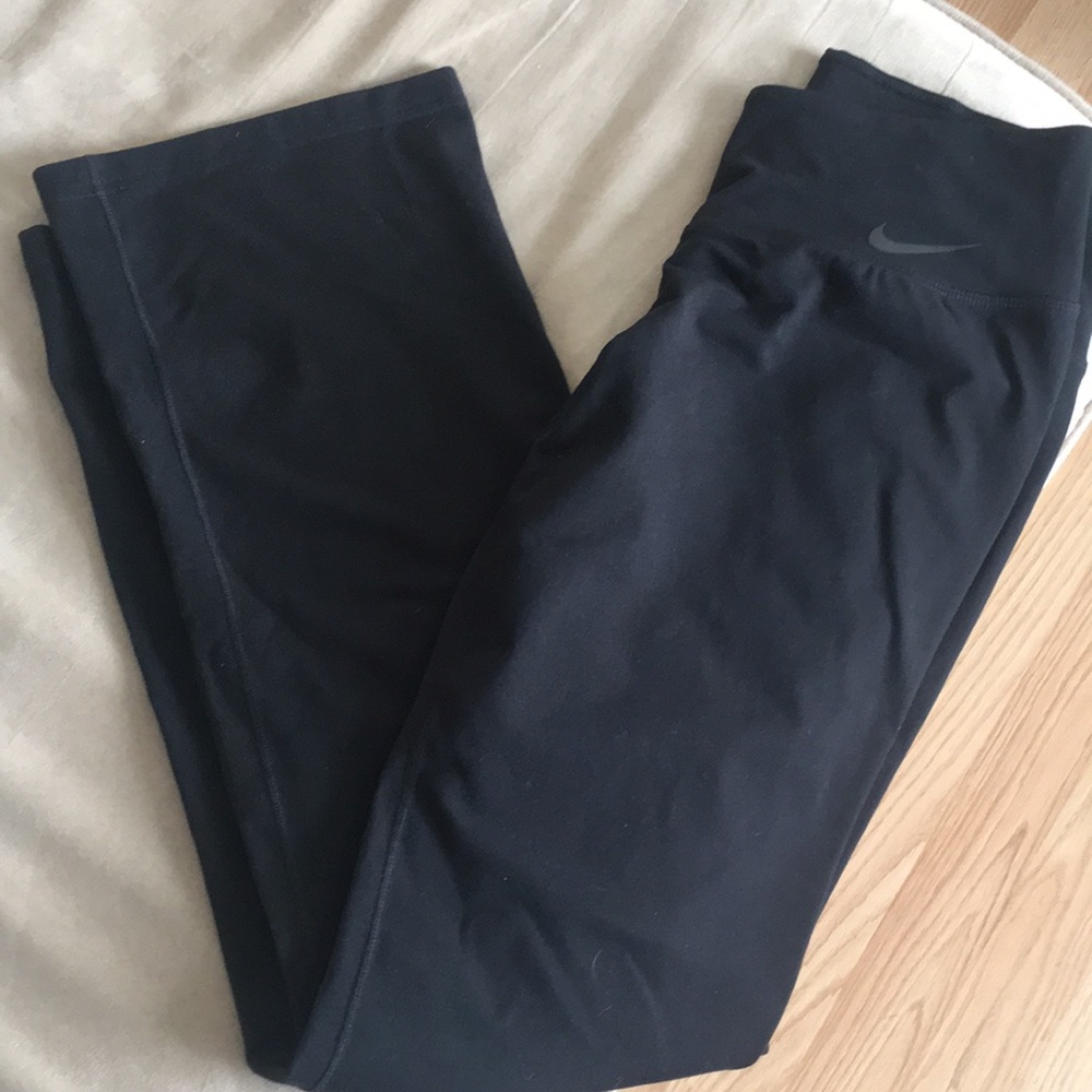 Nike dry fit Women’s Medium Short Bootcut pants